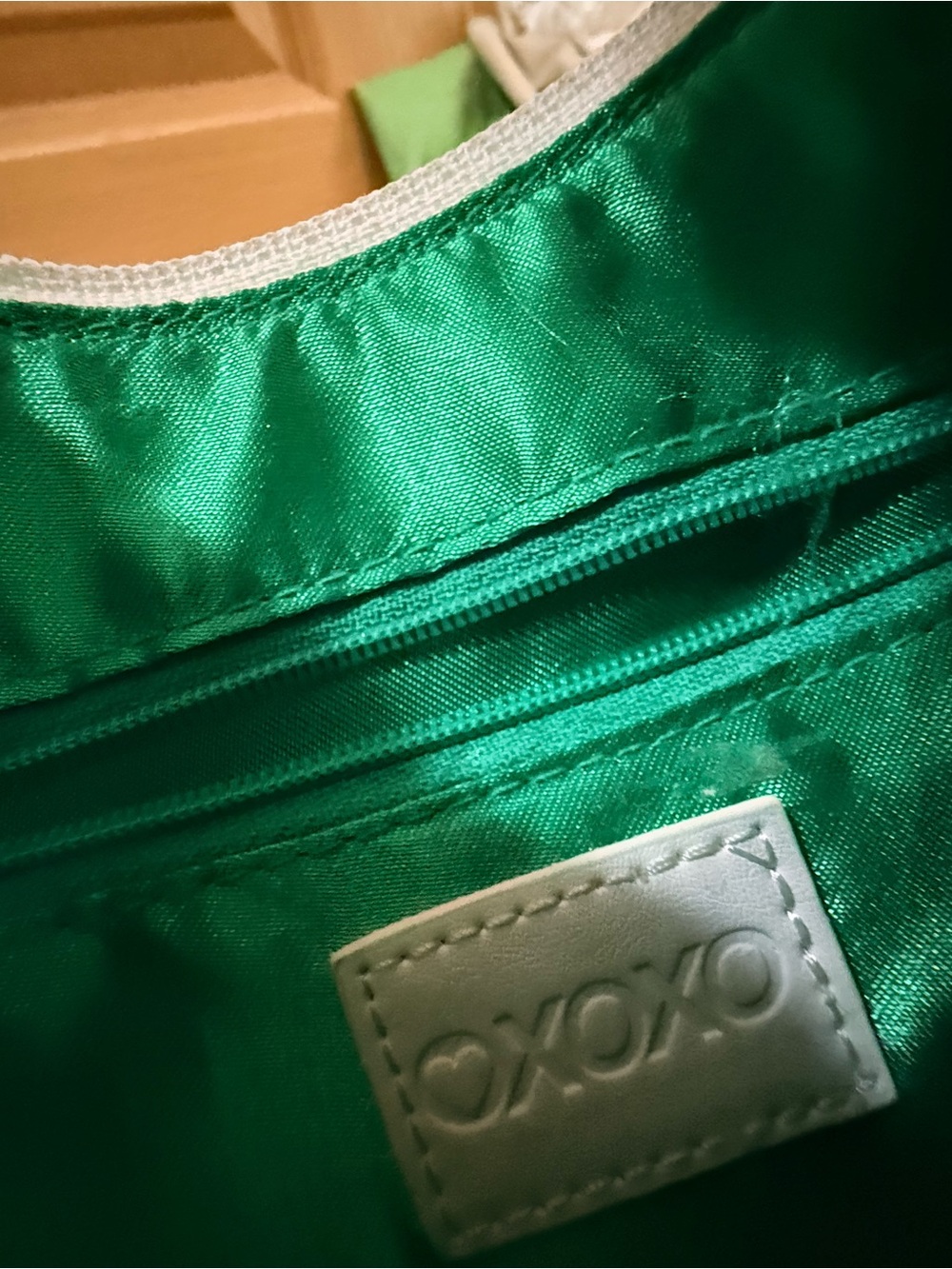 XOXO White Shoulder Bag with Colorful Heart Print - Picture 4 of 9